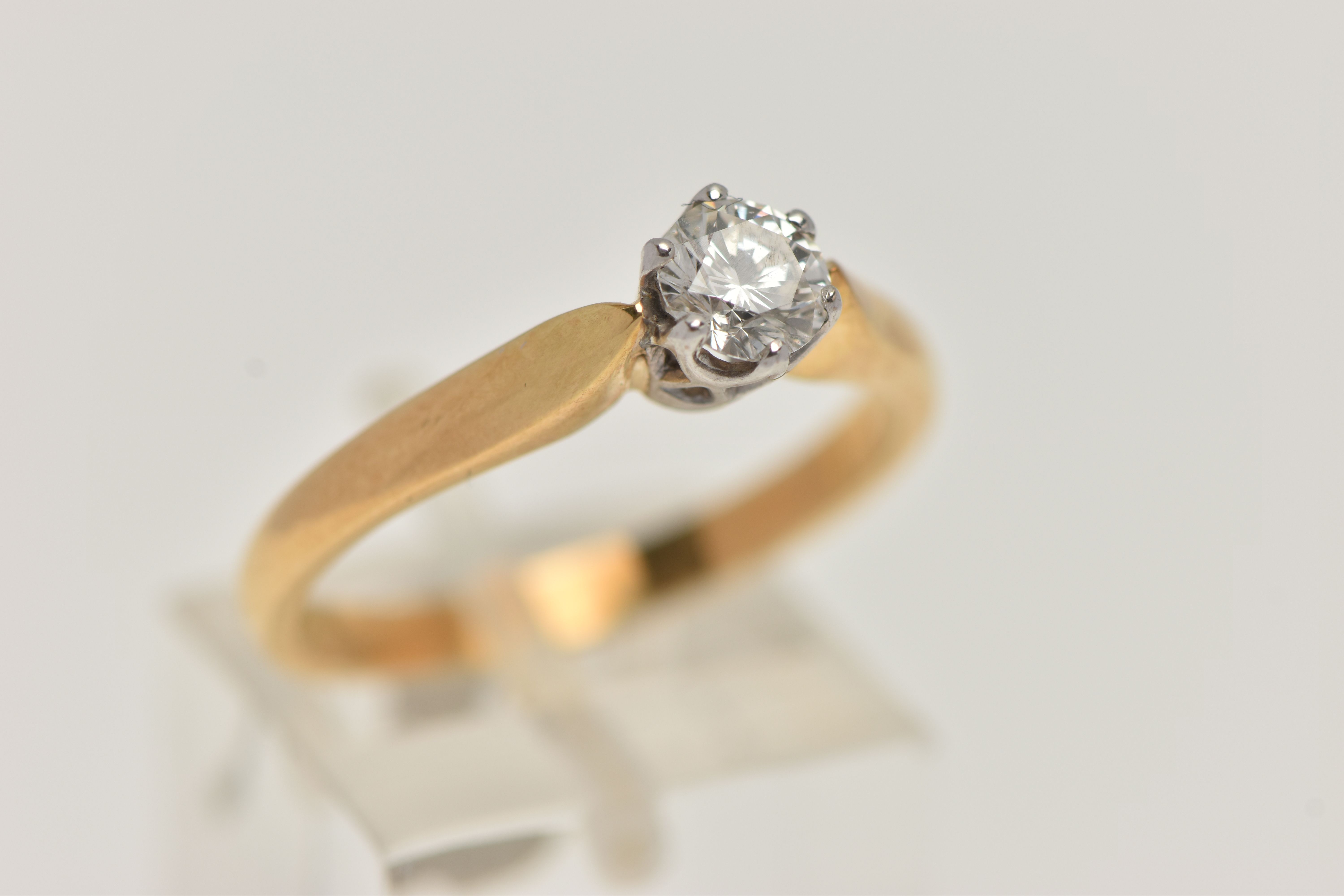 AN 18CT GOLD SINGLE STONE DIAMOND RING, round brilliant cut diamond, faceted girdle, estimated - Image 4 of 4