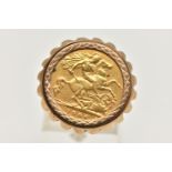 A HALF SOVEREIGN COIN RING, half sovereign depicting Edward VII, dated 1906, collet set in a