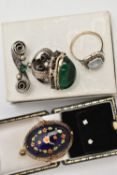A SMALL ASSORTMENT OF JEWELLERY, to include a pair of small diamond earrings in yellow metal