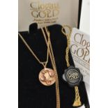 A 9CT ROSE GOLD 'CLOGAU' PENDANT NECKLACE, circular pendant with foliage detail, fitted with a split