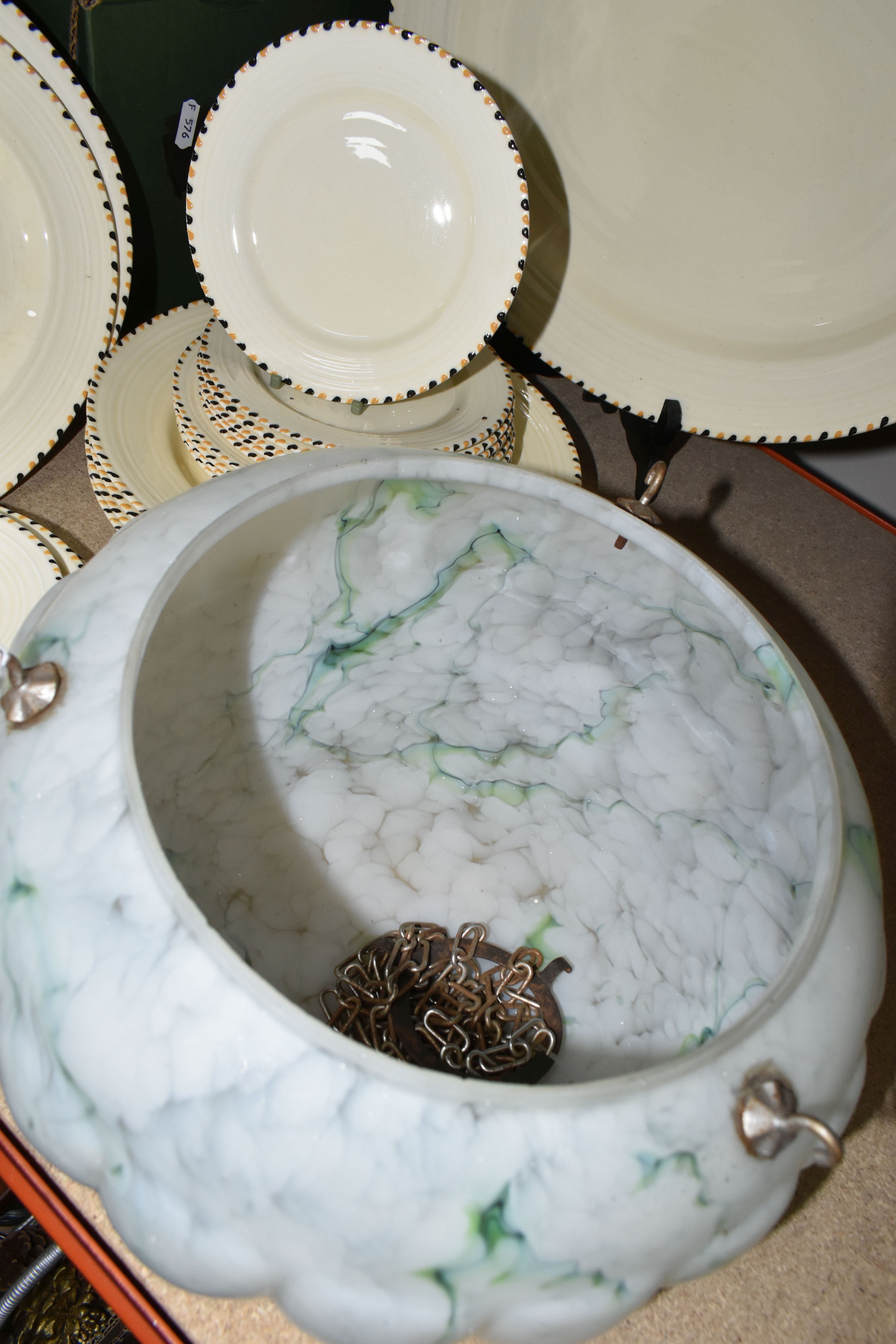 TWO BOXES AND LOOSE CERAMICS AND SUNDRY ITEMS, to include a twenty five piece Crown Ducal dinner - Image 8 of 12