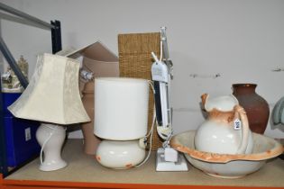 A GROUP OF TABLE LAMPS AND ORNAMENTS, comprising three ceramic table lamps with shades, a metal