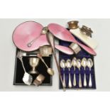 AN ASSORTMENT OF SILVER ITEMS, to include a cased egg cup, a cased set of six teaspoons, four