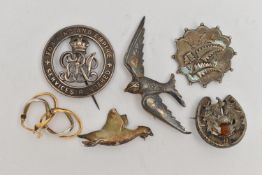 ASSORTED SILVER AND WHITE METAL JEWELLERY, to include a Victorian silver foliage brooch, an