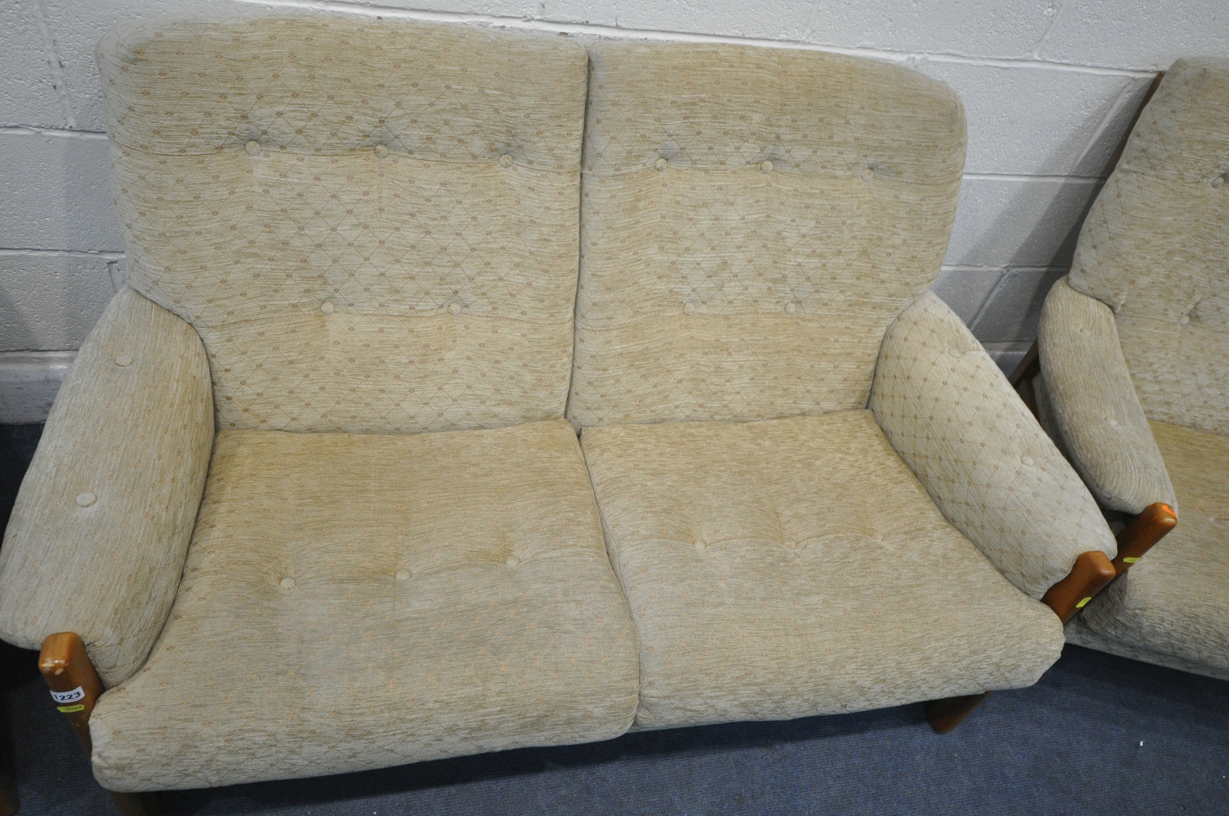 A MID CENTURY TEAK THREE PIECE LOUNGE SUITE, comprising a three seater settee, a pair of armchairs - Image 3 of 3