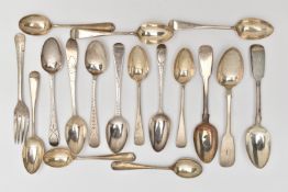 AN ASSORTMENT OF SILVER TEASPOONS, to include an engraved teaspoon, hallmarked 'Dorothy Langlands'