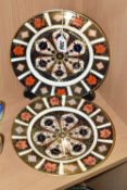 TWO ROYAL CROWN DERBY IMARI 1128 TEA PLATES, diameter 21.5cm (2) (Condition Report: one has hairline
