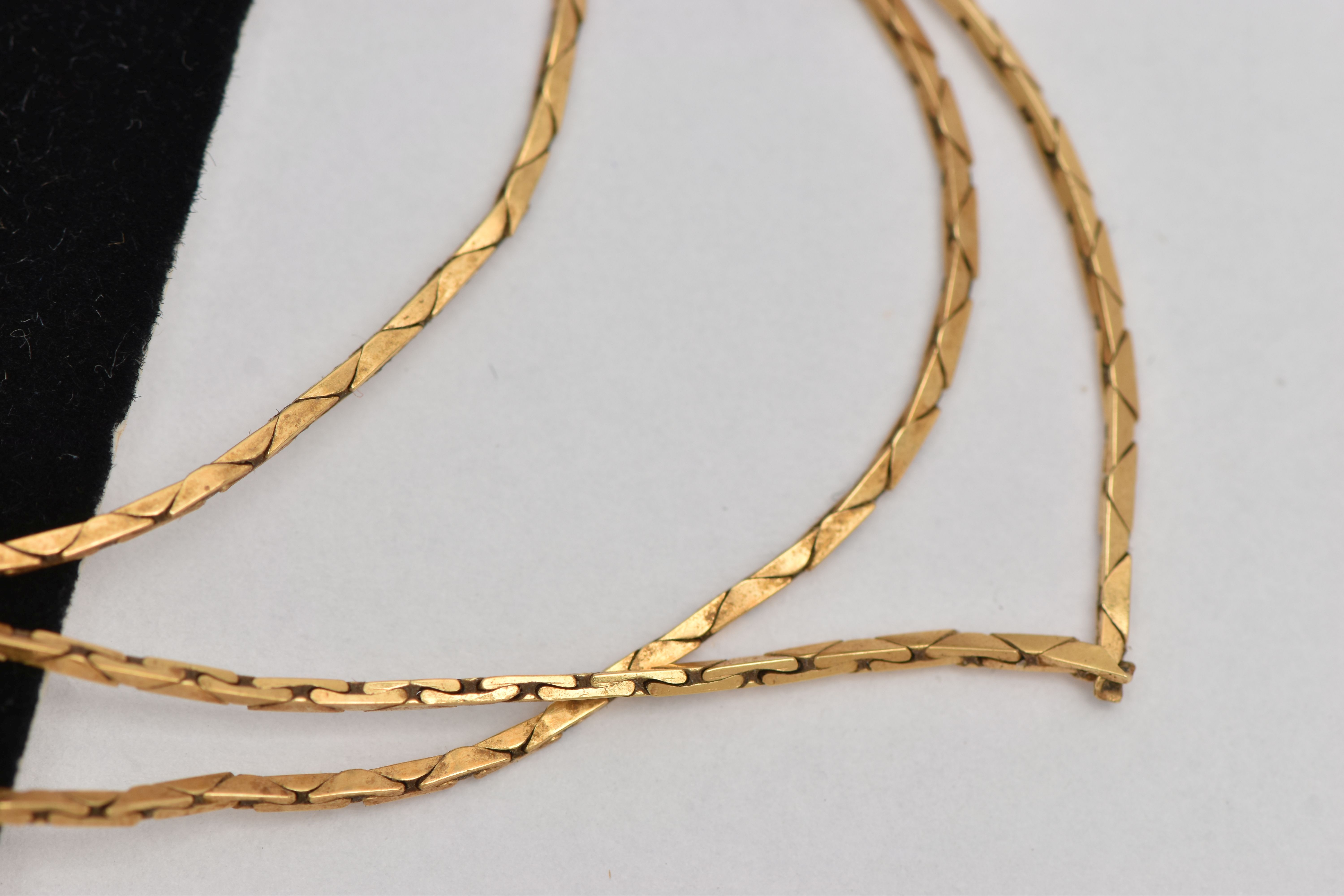 AN 18CT GOLD ARTICULATED CHAIN, fitted with a spring clasp, hallmarked 18ct, length 400mm, - Image 3 of 3