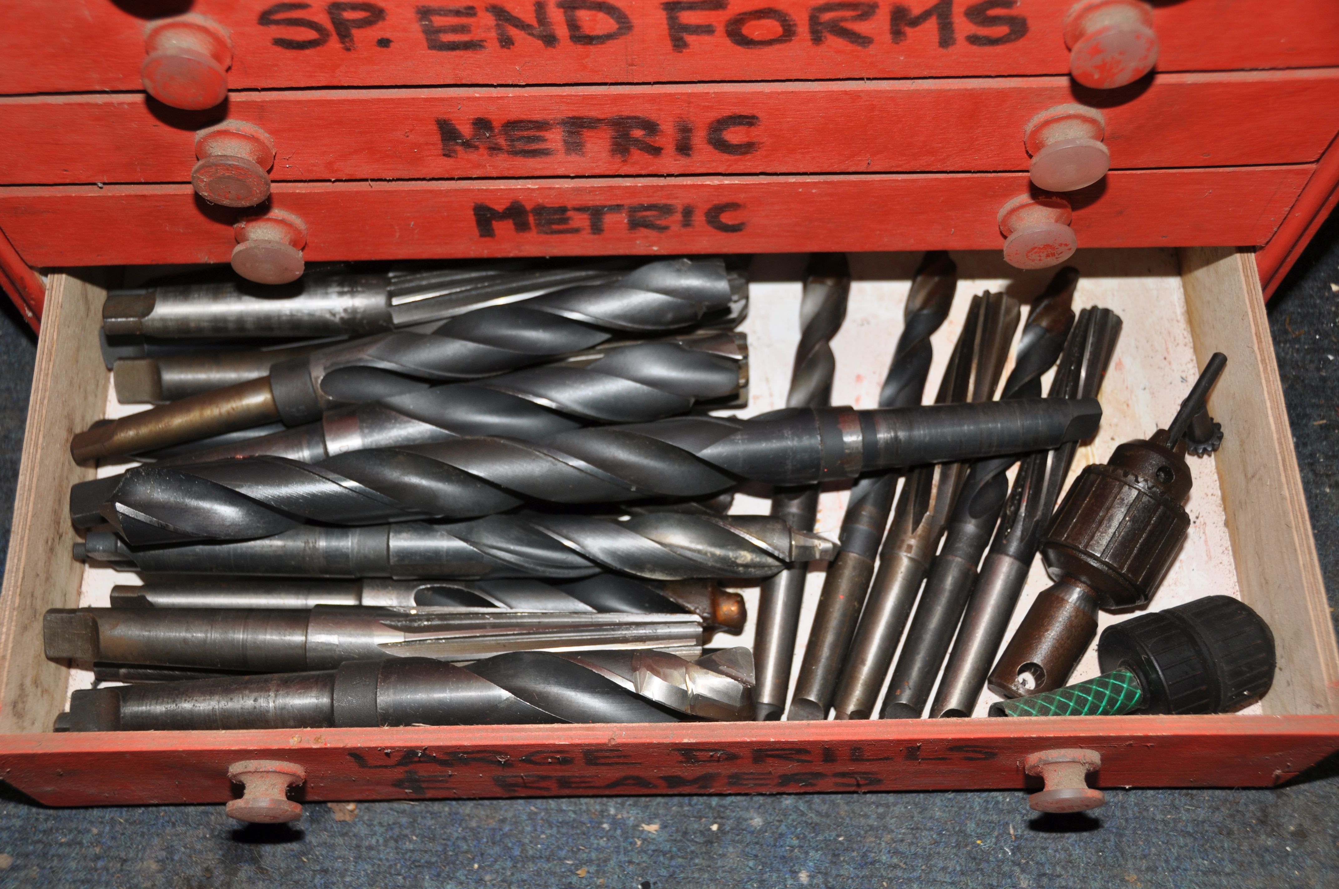 A PLYWOOD CHEST OF ELEVEN DRAWERS CONTAINING DRILL BITS, to include HSS, Taper shank, reamers, etc - Image 12 of 12