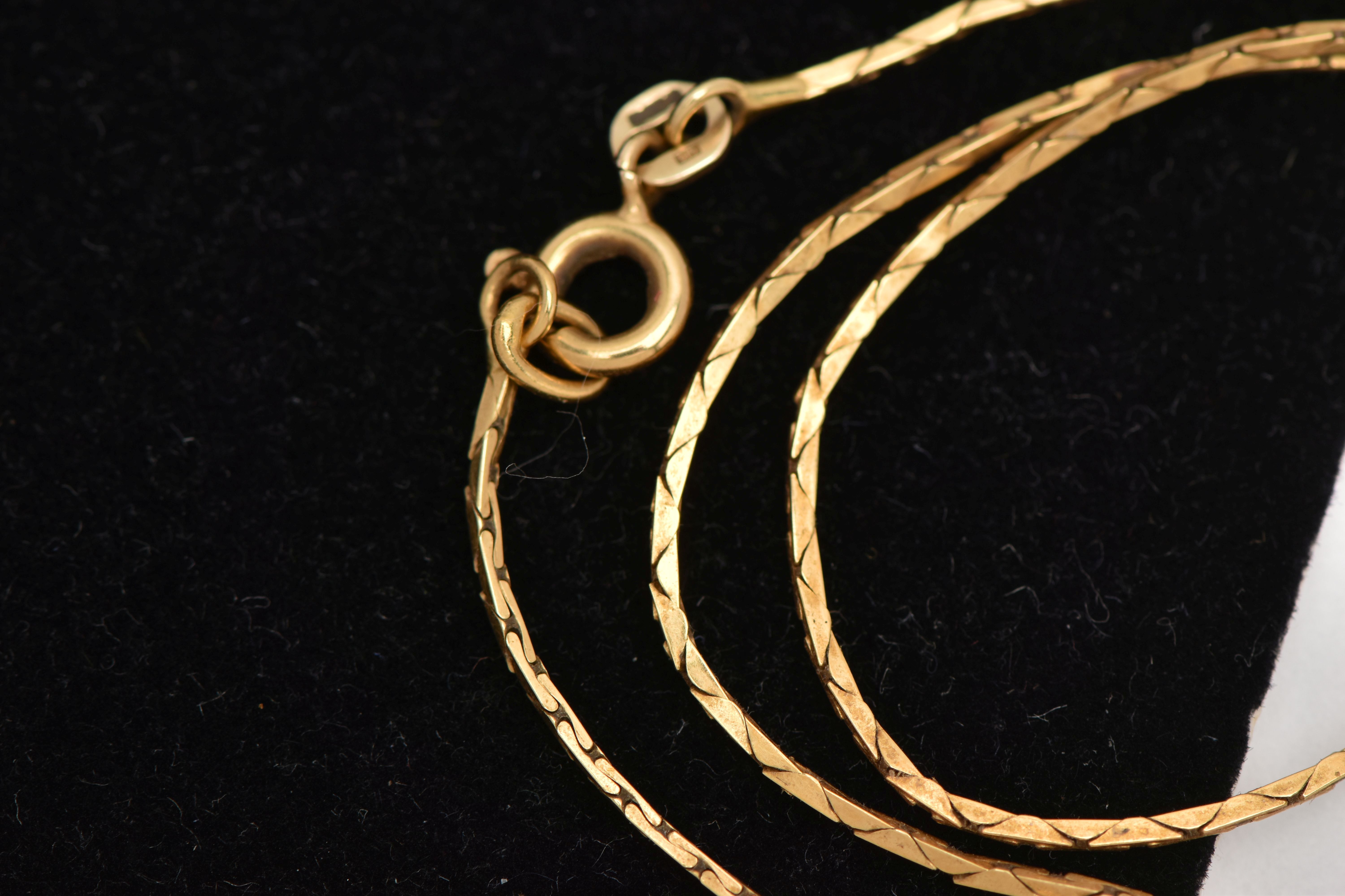 AN 18CT GOLD ARTICULATED CHAIN, fitted with a spring clasp, hallmarked 18ct, length 400mm, - Image 2 of 3