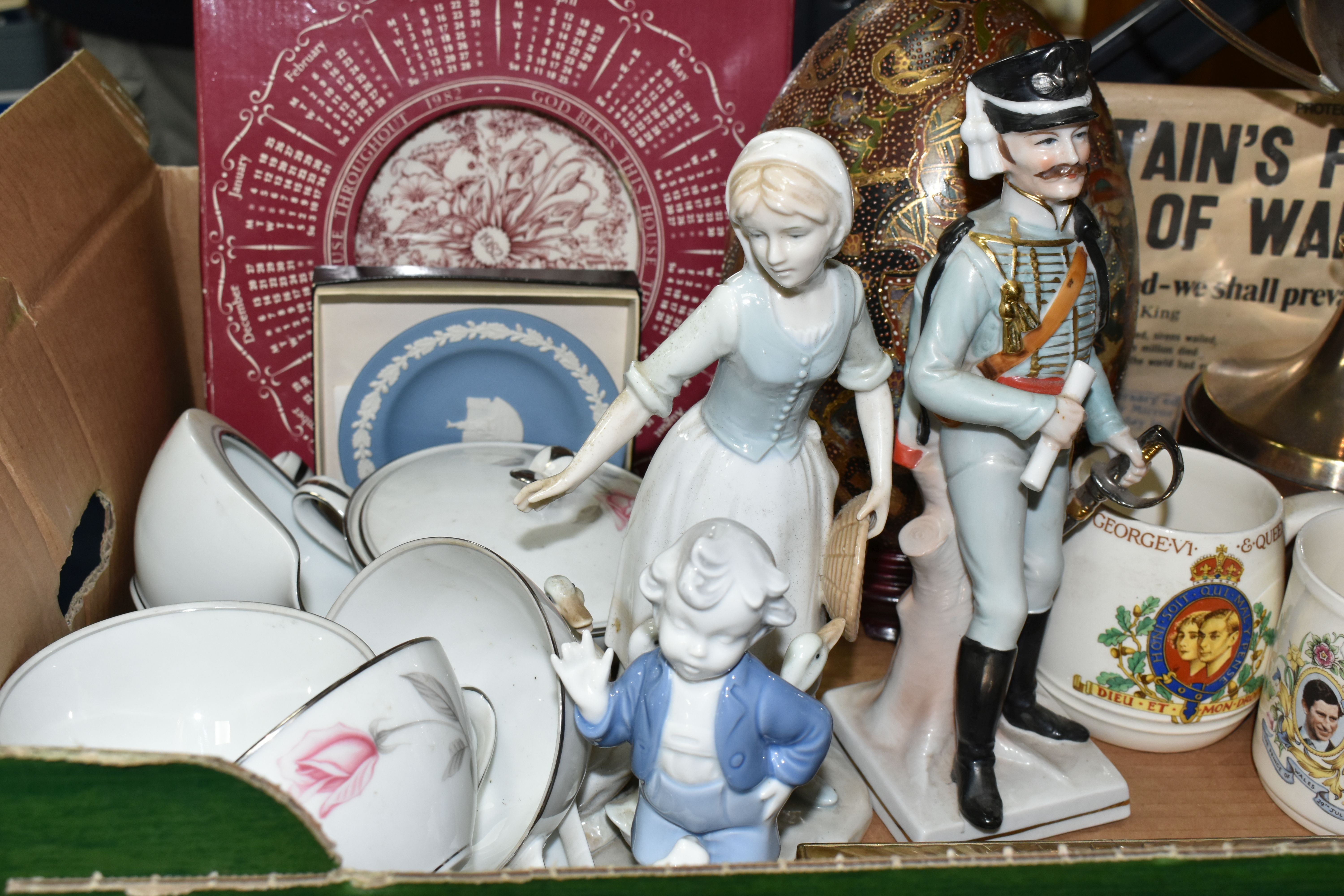 ONE BOX OF MISCELLANEOUS SUNDRIES, to include a large Satsuma style egg ornament, Noritake ' - Image 4 of 4
