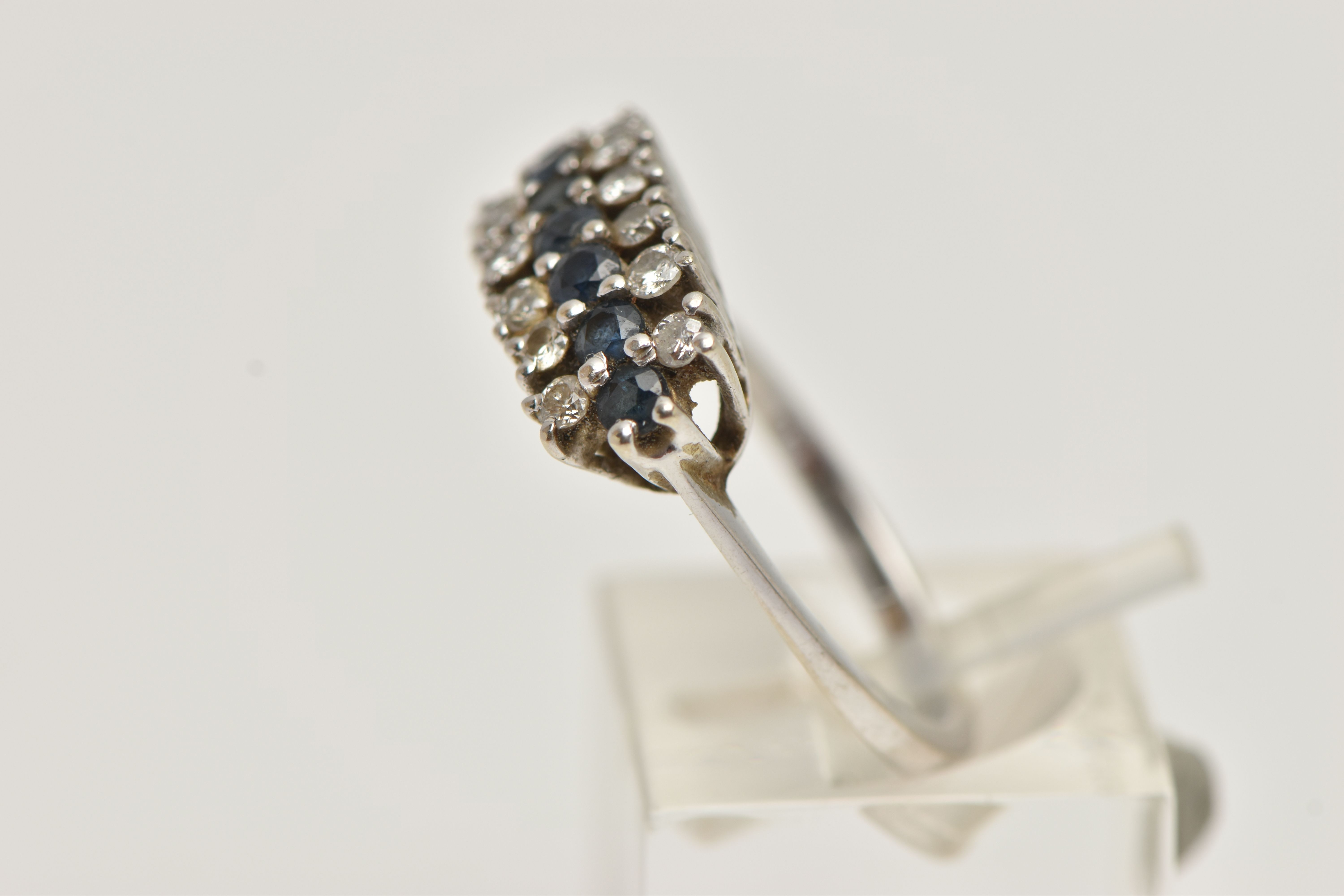 AN 18CT WHITE GOLD DIAMOND AND SAPPHIRE RING, designed with a central row of circular cut blue - Image 2 of 4