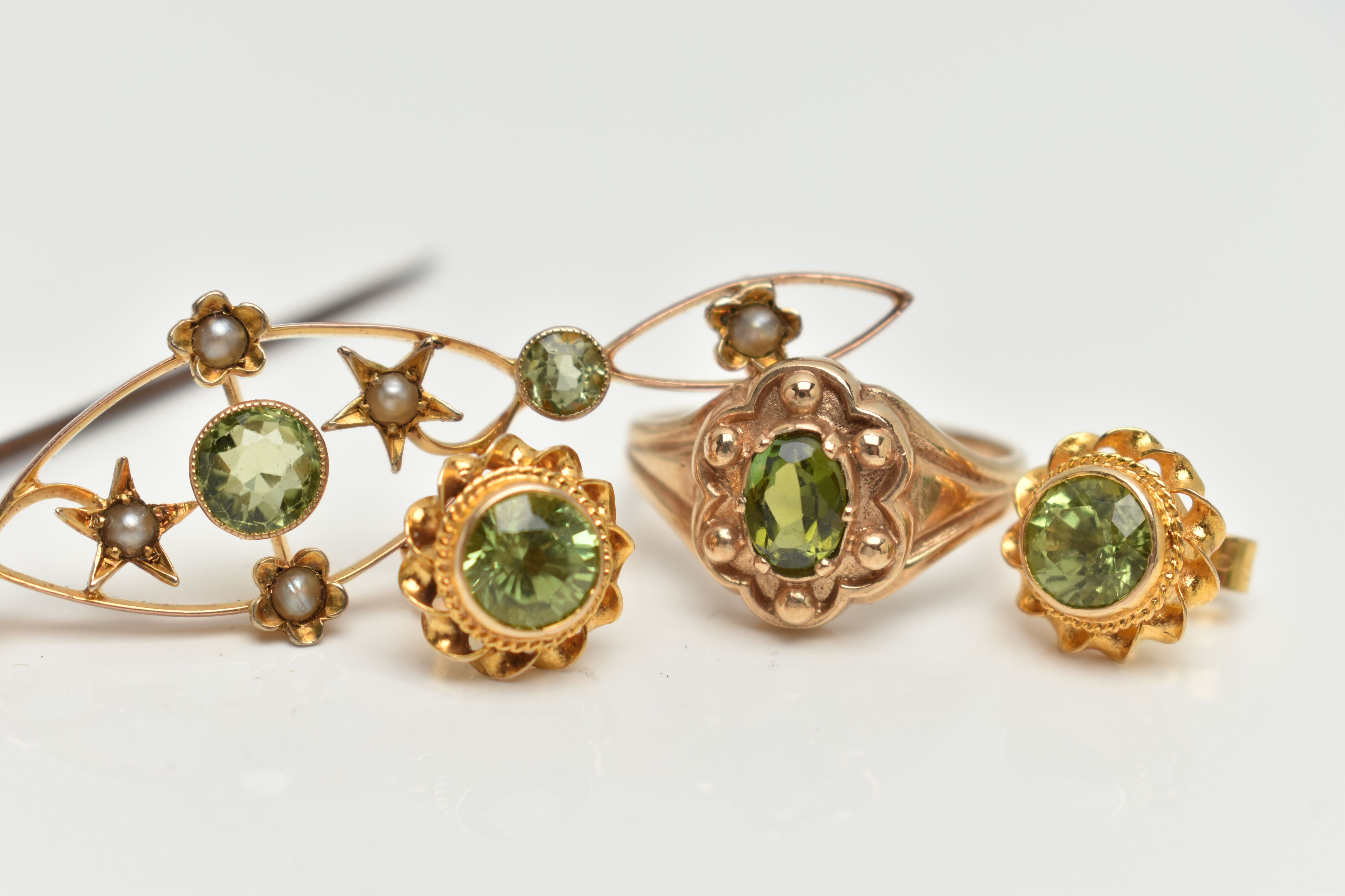 A SMALL ASSORTMENT OF PERIDOT SET JEWELLERY, to include a 9ct gold ring set with an oval cut - Image 3 of 4