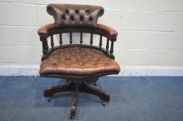 A 20TH CENTURY MAHOGANY FRAMED BOW TOP BROWN LEATHER BUTTONED UPHOLSTERED SWIVEL OFFICE/CAPTAINS