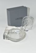 A BOXED LALIQUE 'NAIADE' SEAL/PLAQUE AND AN ART DECO STYLE ASHTRAY, the Lalique seal or plaque