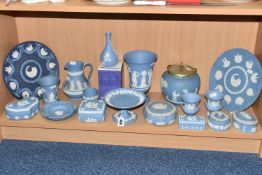 A QUANTITY OF PALE BLUE WEDGWOOD JASPERWARE, to nineteen pieces to include a pale blue dipped