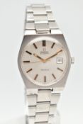 AN OMEGA WRISTWATCH, the circular brushed silver coloured face, with baton markers, date aperture,