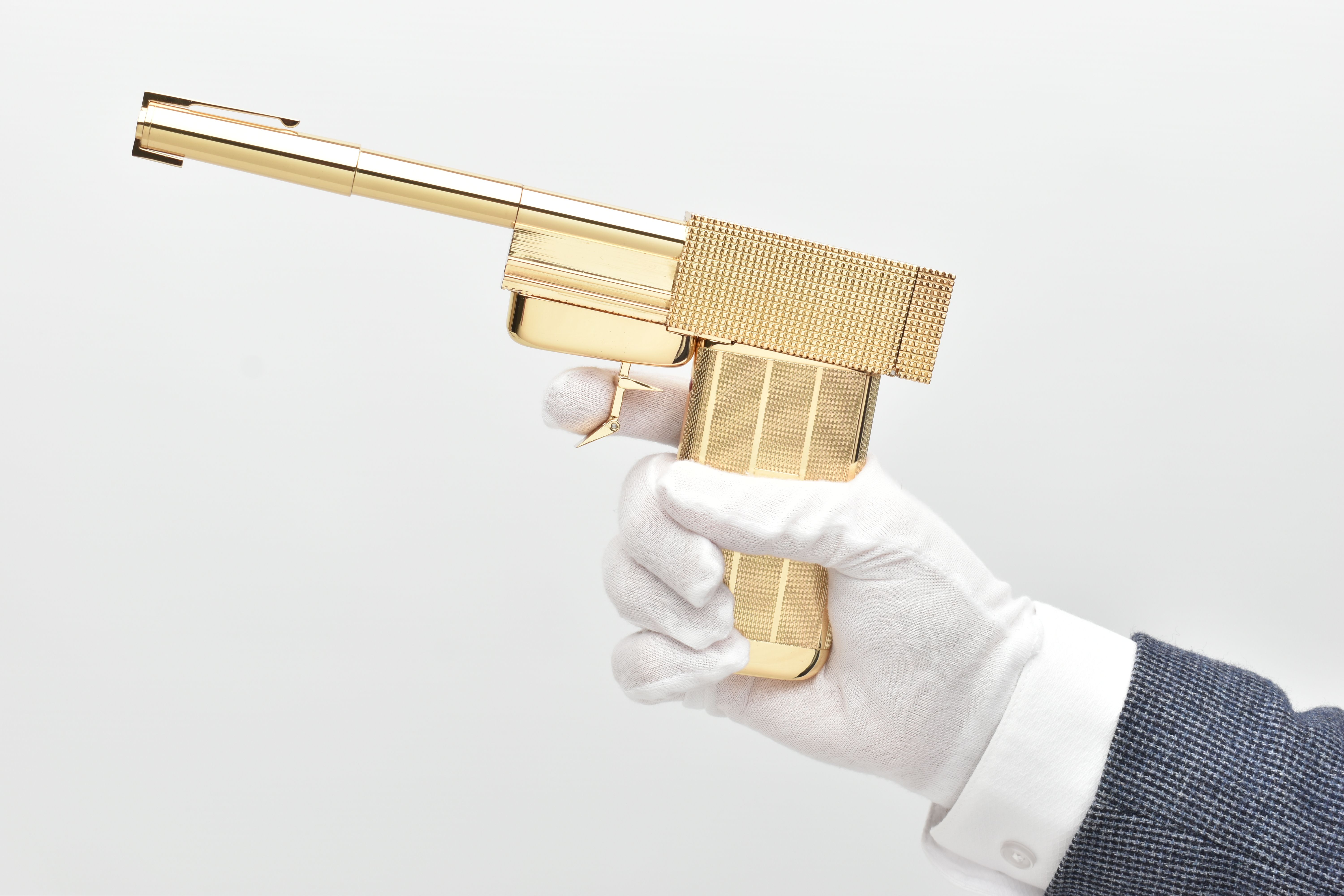 007 / JAMES BOND INTEREST: A BOXED AND CASED LIMITED EDITION 18CT GOLD PLATED 1:1 SCALE AUTHENTIC - Image 11 of 22
