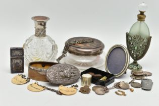 A PARCEL OF 19TH AND 20TH CENTURY COLLECTABLES, SILVER, ETC, including a Victorian oval horn and
