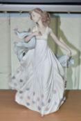 A LLADRO PORCELAIN FIGURE, 'Summer Serenade' from the Women Collection, Model No 6193, sculpted by