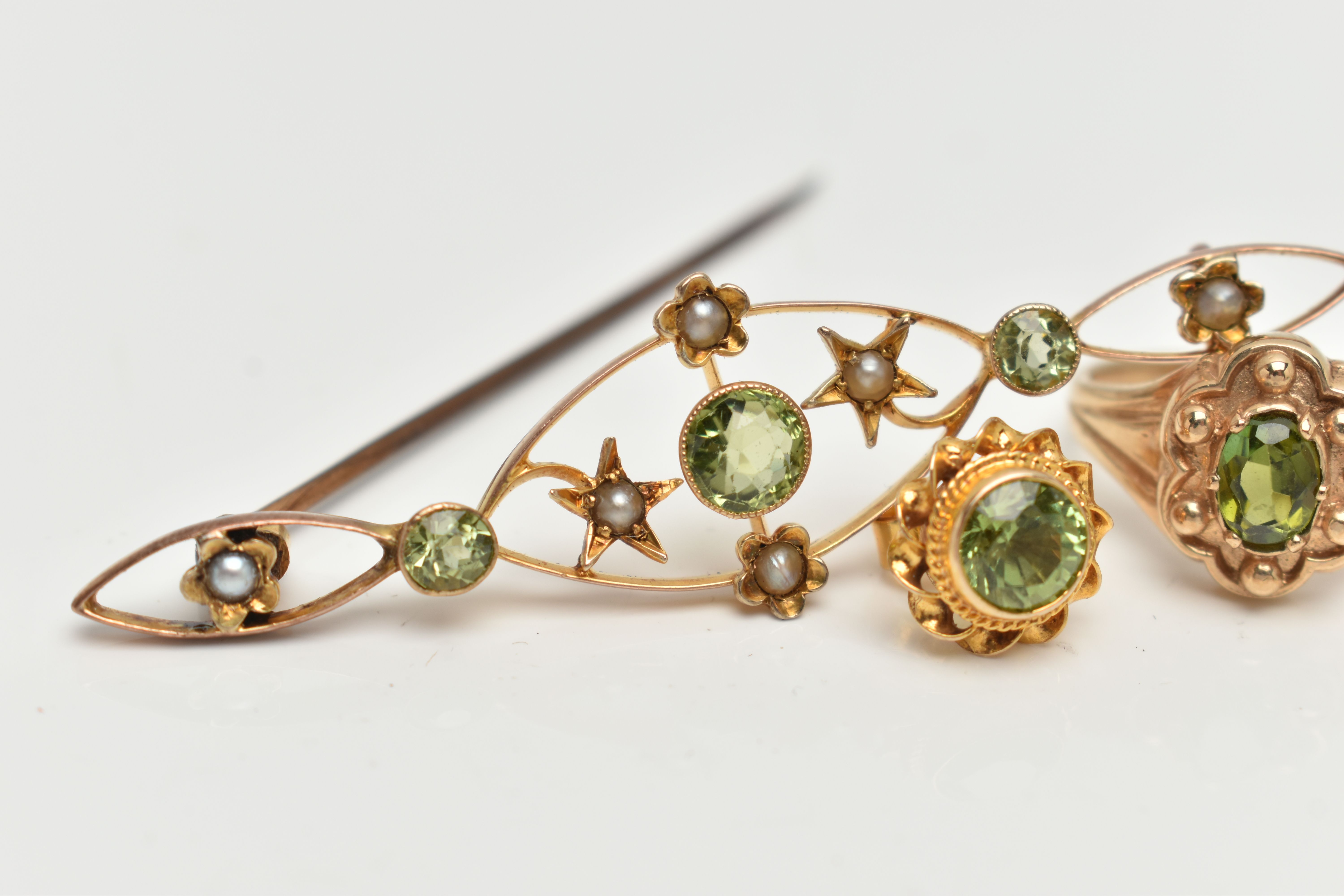 A SMALL ASSORTMENT OF PERIDOT SET JEWELLERY, to include a 9ct gold ring set with an oval cut - Image 2 of 4