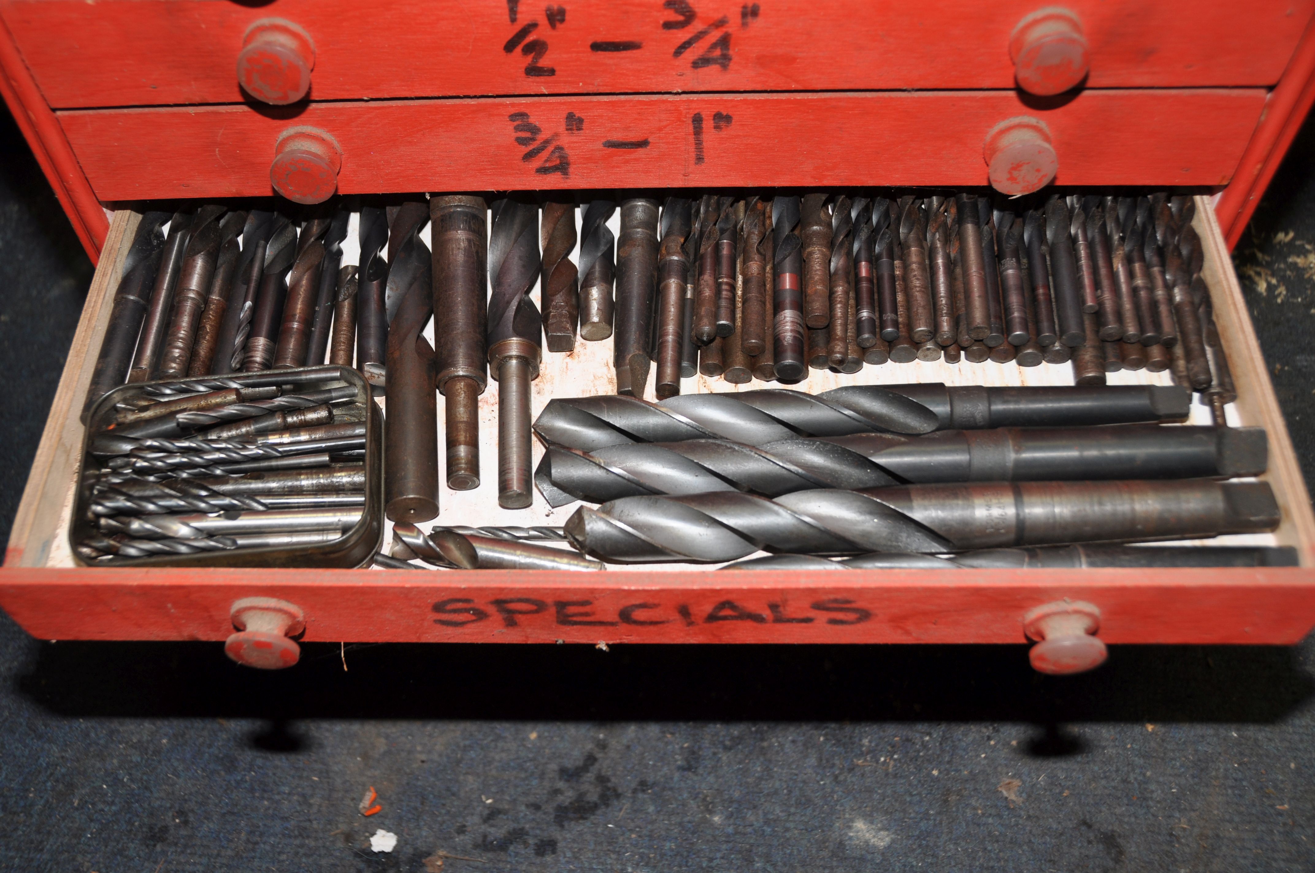 A PLYWOOD CHEST OF ELEVEN DRAWERS CONTAINING DRILL BITS, to include HSS, Taper shank, reamers, etc - Image 8 of 12