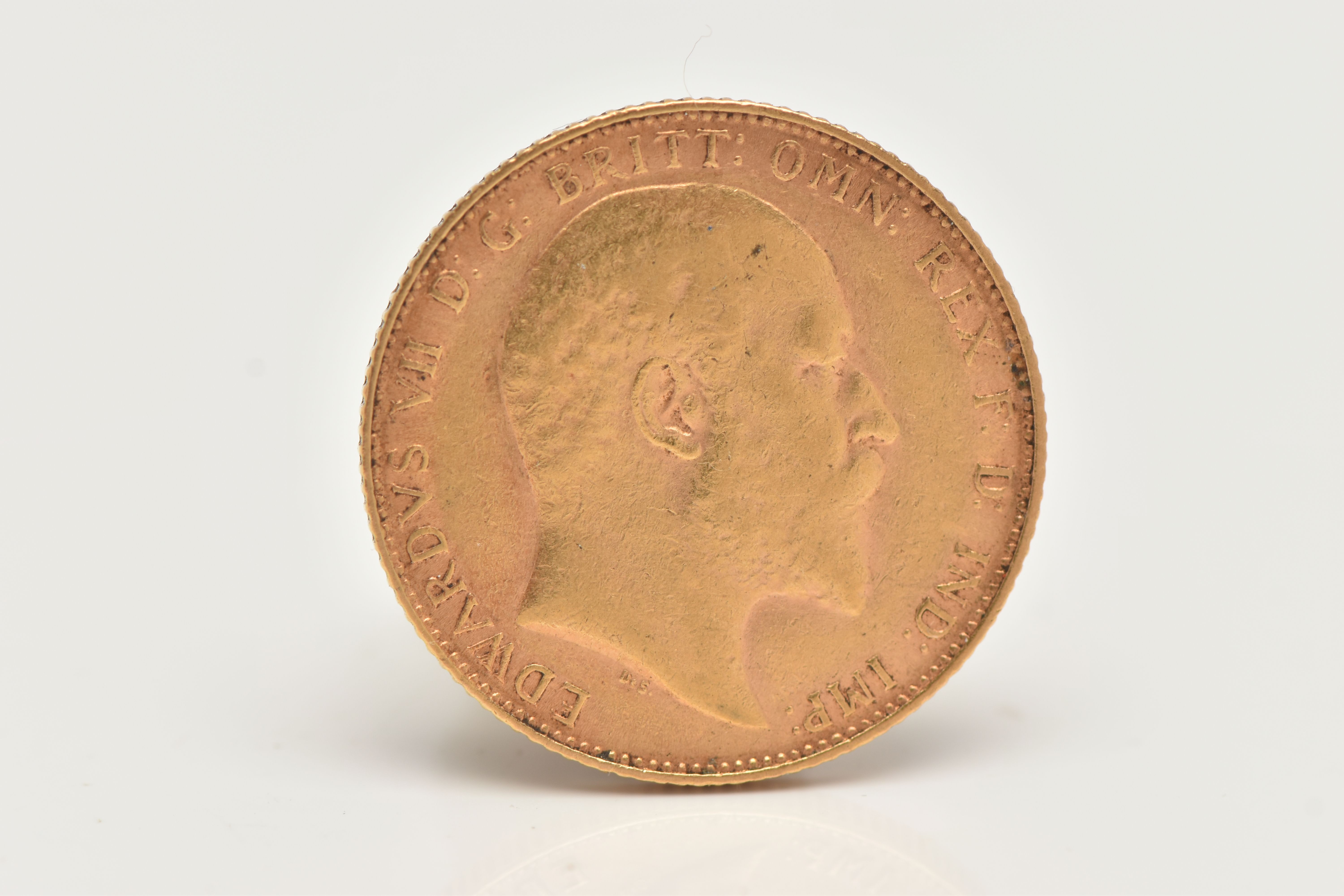 AN EDWARDIAN FULL SOVEREIGN GOLD COIN, obverse depicting Edward VII, reverse George and the Dragon - Image 2 of 2