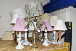 THIRTEEN TABLE LAMPS, generally modern/late twentieth century, most with shades (13) (Condition