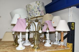 THIRTEEN TABLE LAMPS, generally modern/late twentieth century, most with shades (13) (Condition