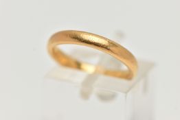 A 22CT GOLD BAND RING, with 22ct hallmark, ring size J, width 2mm, approximate weight 3.9 grams