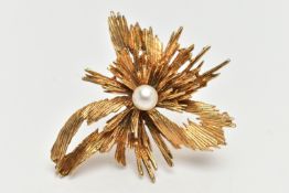 A 9CT GOLD ABSTRACT PEARL BROOCH, textured abstract brooch set with a single cultured pearl to the