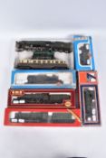 FIVE BOXED OO GAUGE RAILWAY LOCOMOTIVES OF G.W.R. ORIGIN, Airfix GMR Castle class 'Caerphilly