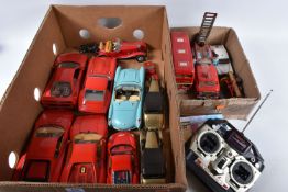 A QUANTITY OF UNBOXED AND ASSORTED DIECAST AND TINPLATE VEHICLES, to include Franklin Mint 1935