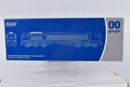 A BOXED DAPOL OO GAUGE CLASS 59 DIESEL-ELECTRIC LOCOMOTIVE, 59005 Foster Yeoman silver Kenneth J
