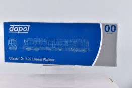 A BOXED DAPOL OO GAUGE CLASS 121 DIESEL RAILCAR, in Chiltern Green 121034, item no. 4D-009-DCC1,