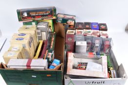 A QUANTITY OF BOXED MODERN DIECAST BUS, COACH, TRAM ,TROLLEYBUS AND LORRY/TRUCK MODELS, Corgi OOC,
