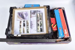 A QUANTITY OF MAINLY UNBOXED OO GAUGE MODEL RAILWAY ROLLING STOCK, assorted G.W.R. coaches by