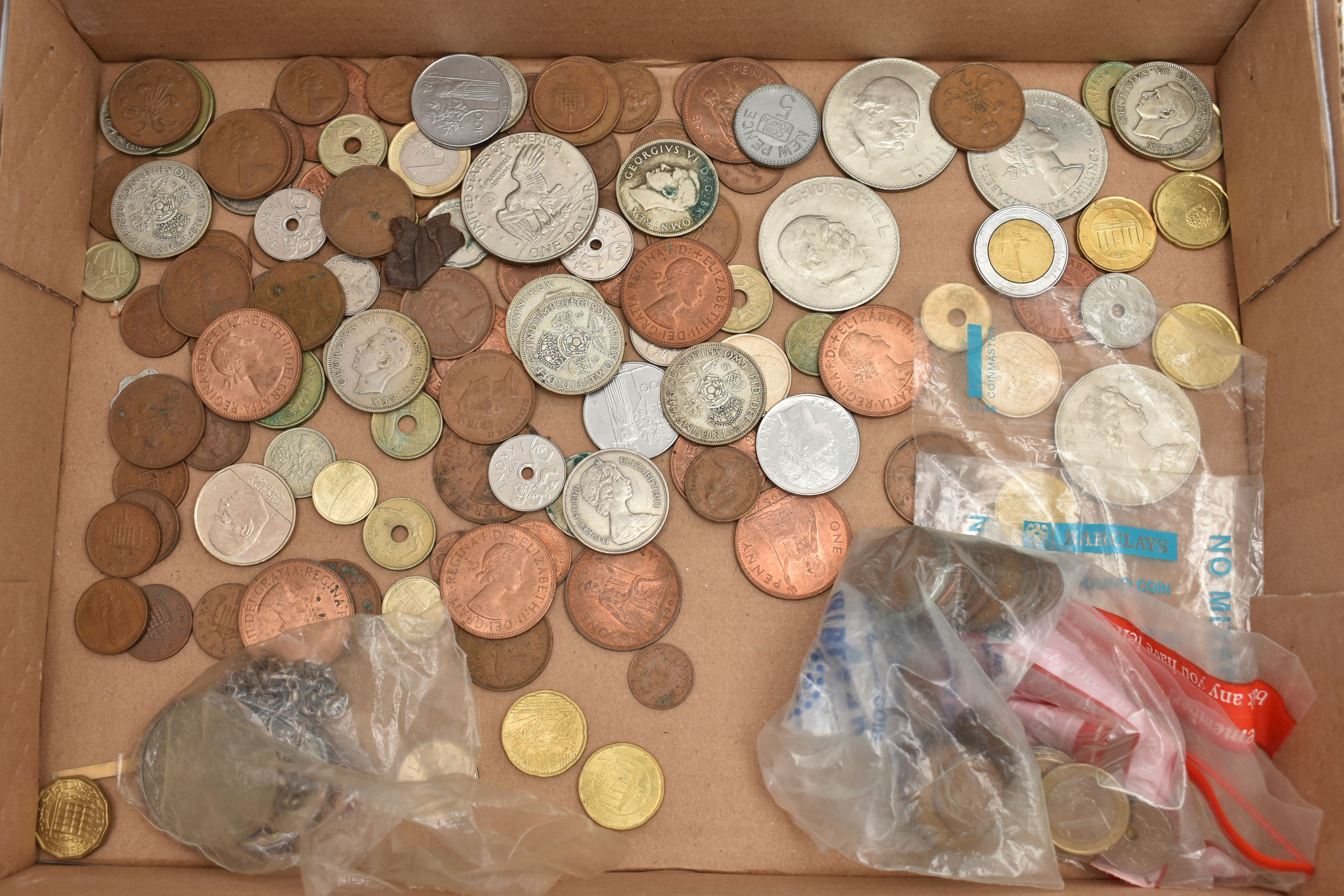 A SMALL CARDBOARD TRAY CONTAINING A SMALL AMOUNT OF MIXED COINS AND USED MIXED BANKNOTES, contains - Image 3 of 4