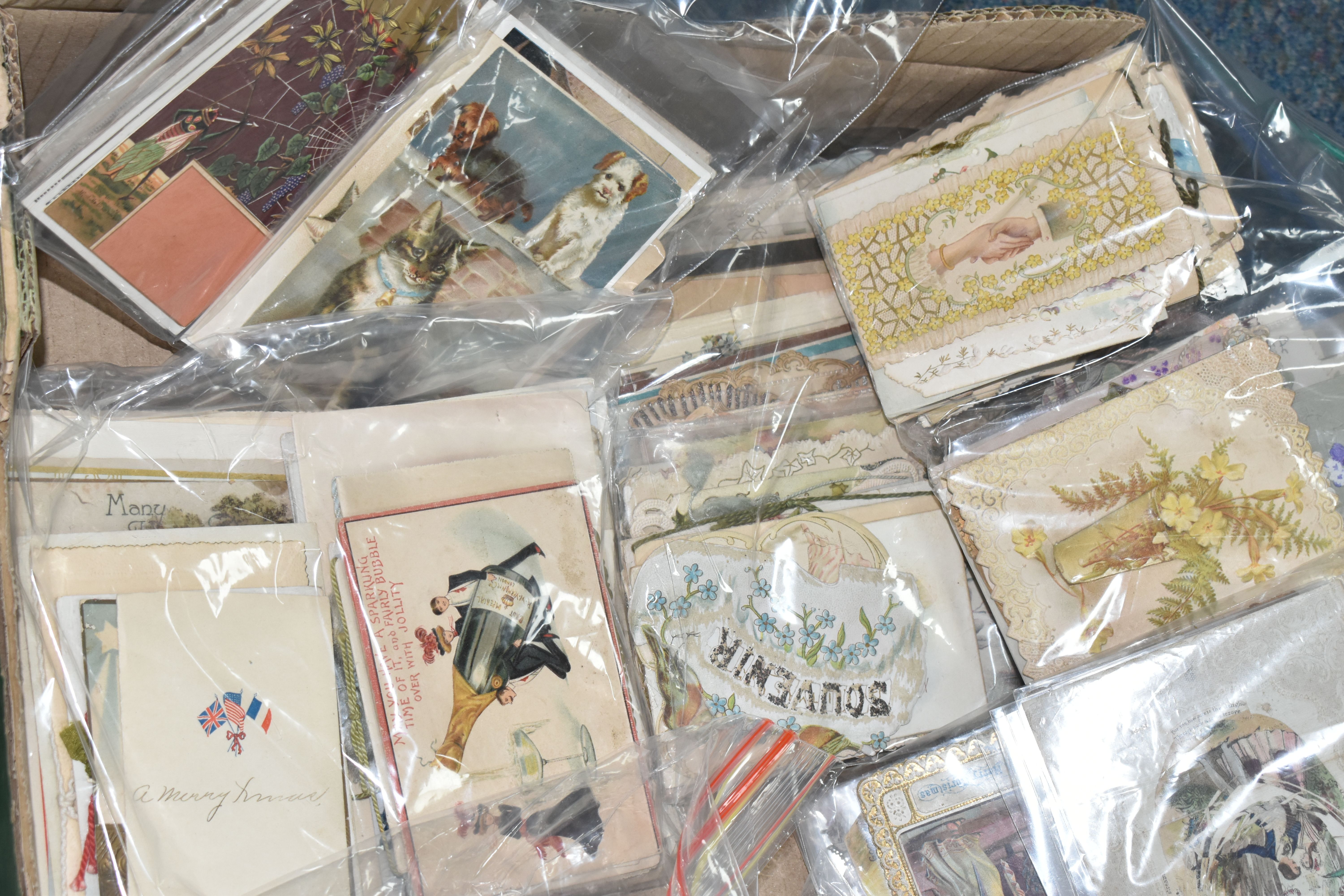 A LARGE COLLECTION OF VICTORIAN/EDWARDIAN EPHEMERA comprising of approximately 850 greetings card, - Image 2 of 8