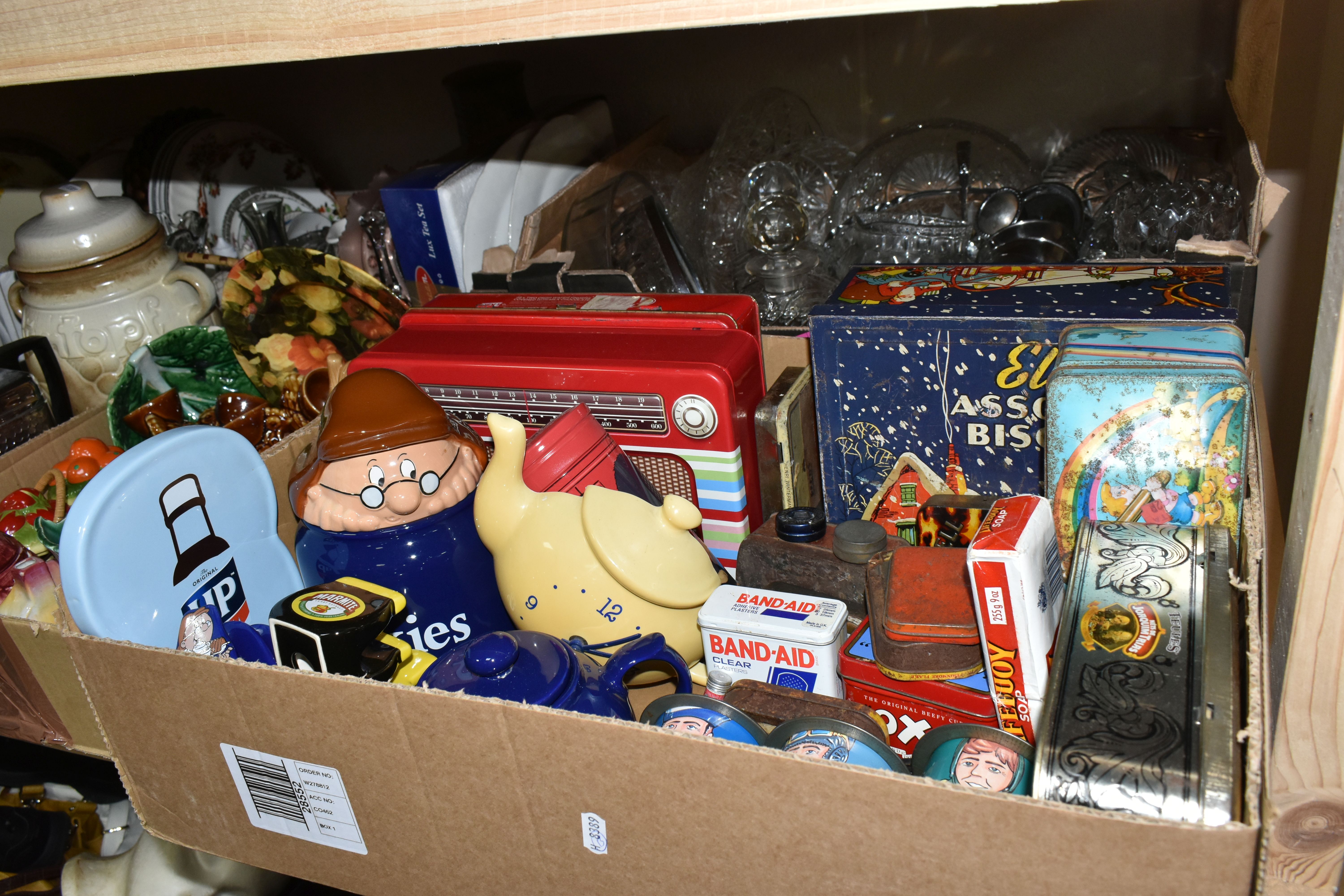 SIX BOXES AND LOOSE SUNDRY ITEMS ETC, to include plated wares, boxed flatware, advertising wares - Image 3 of 11