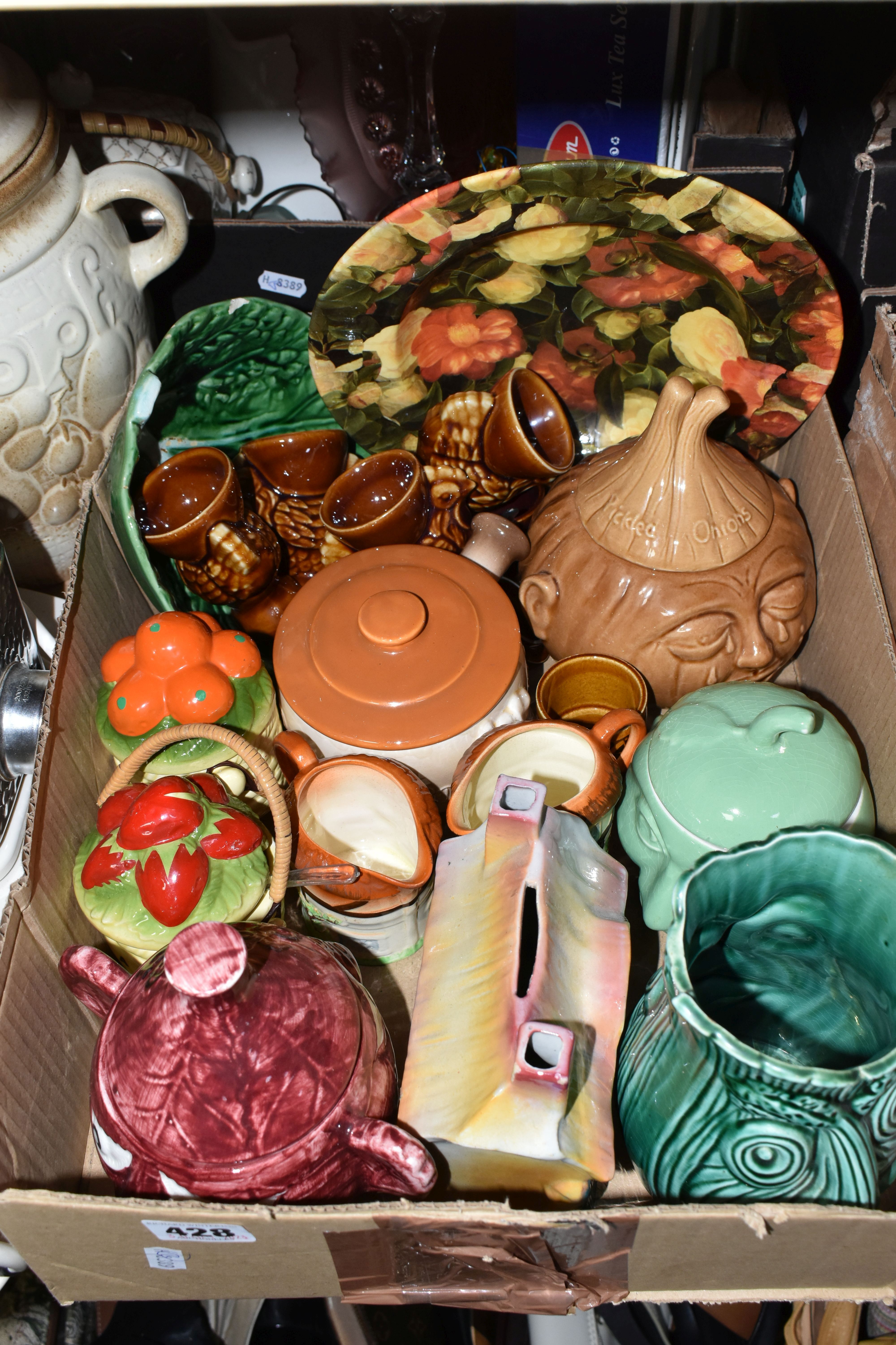 SIX BOXES AND LOOSE SUNDRY ITEMS ETC, to include plated wares, boxed flatware, advertising wares - Image 5 of 11