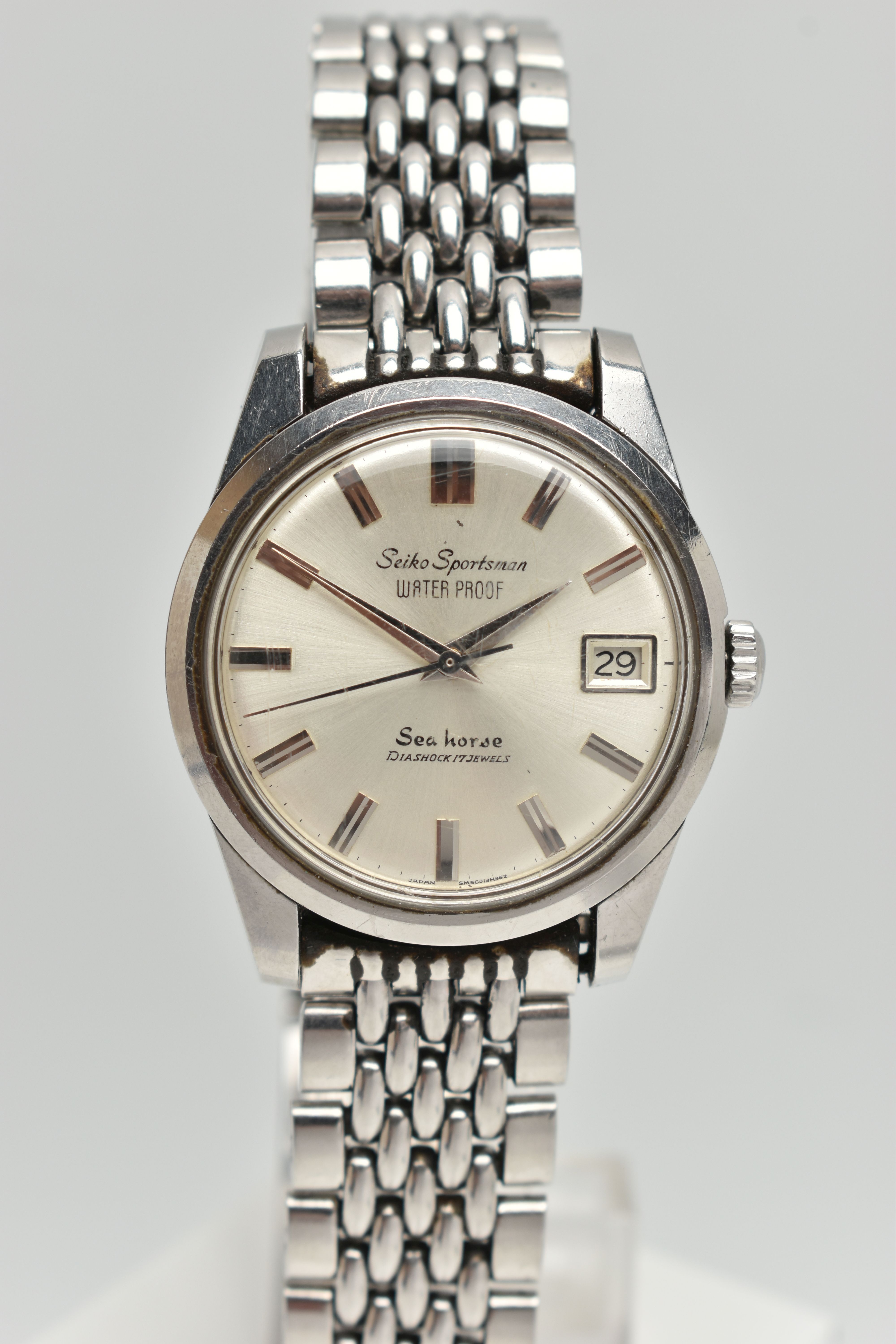 A GENTS 'SEIKO' WRISTWATCH, manual wind, round silver dial signed 'Seiko Sportsman, water proof, Sea