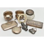 AN ASSORTMENT OF SILVER AND WHITE METAL ITEMS, to include a foliage embossed rectangular form box,