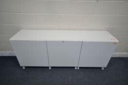 A MODERN WHITE SIDEBOARD, with a glass top and three doors, length 181cm x depth 42cm x height