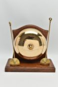 A LARGE BRASS OAK MOUNTED DOMED BELL, height of mount 24cm x width 27cm, bell diameter 20cm, with