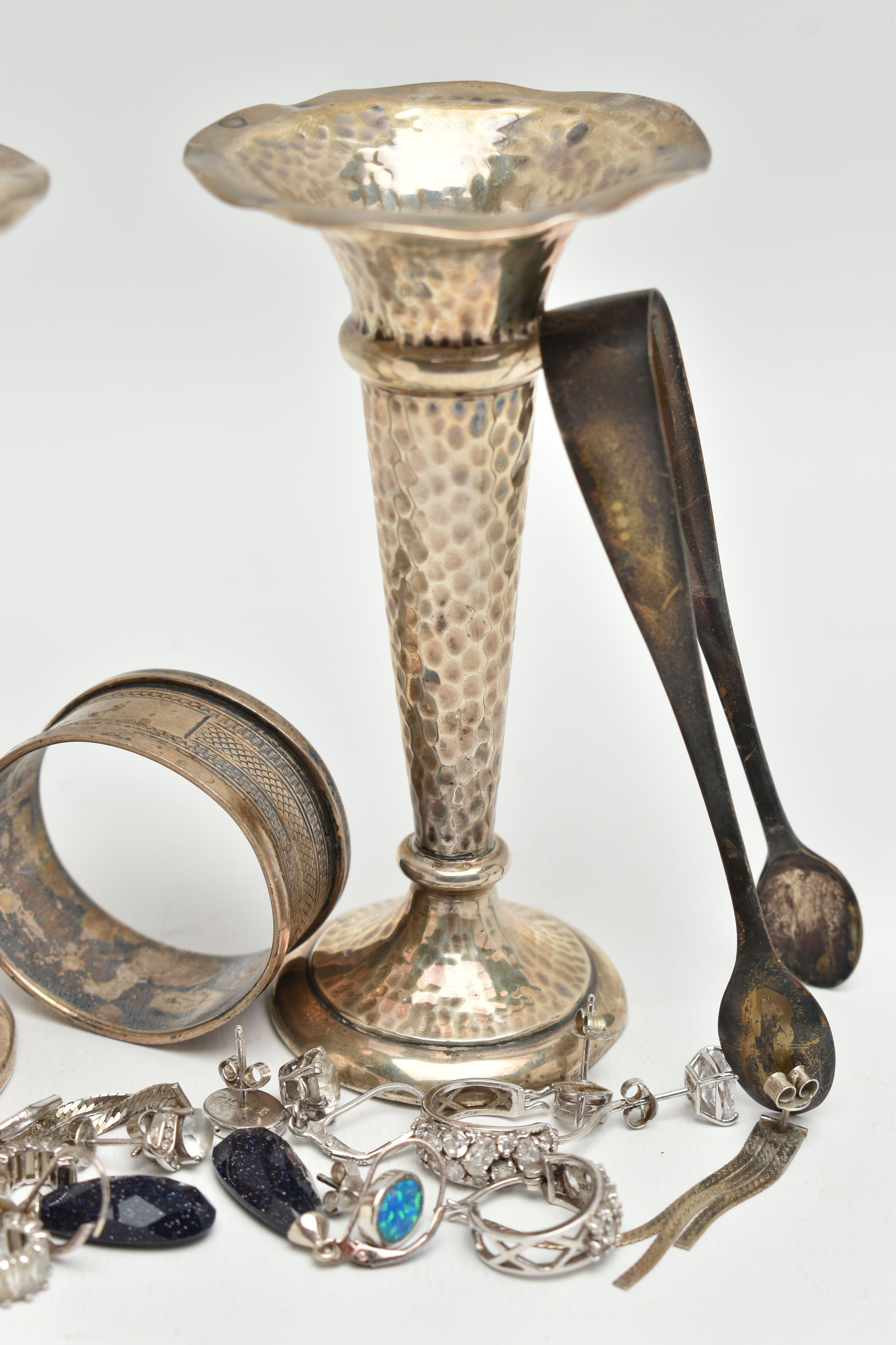 A SMALL ASSORTMENT OF SILVER ITEMS, to include a pair of weighted base posey vases, a silver - Image 2 of 5