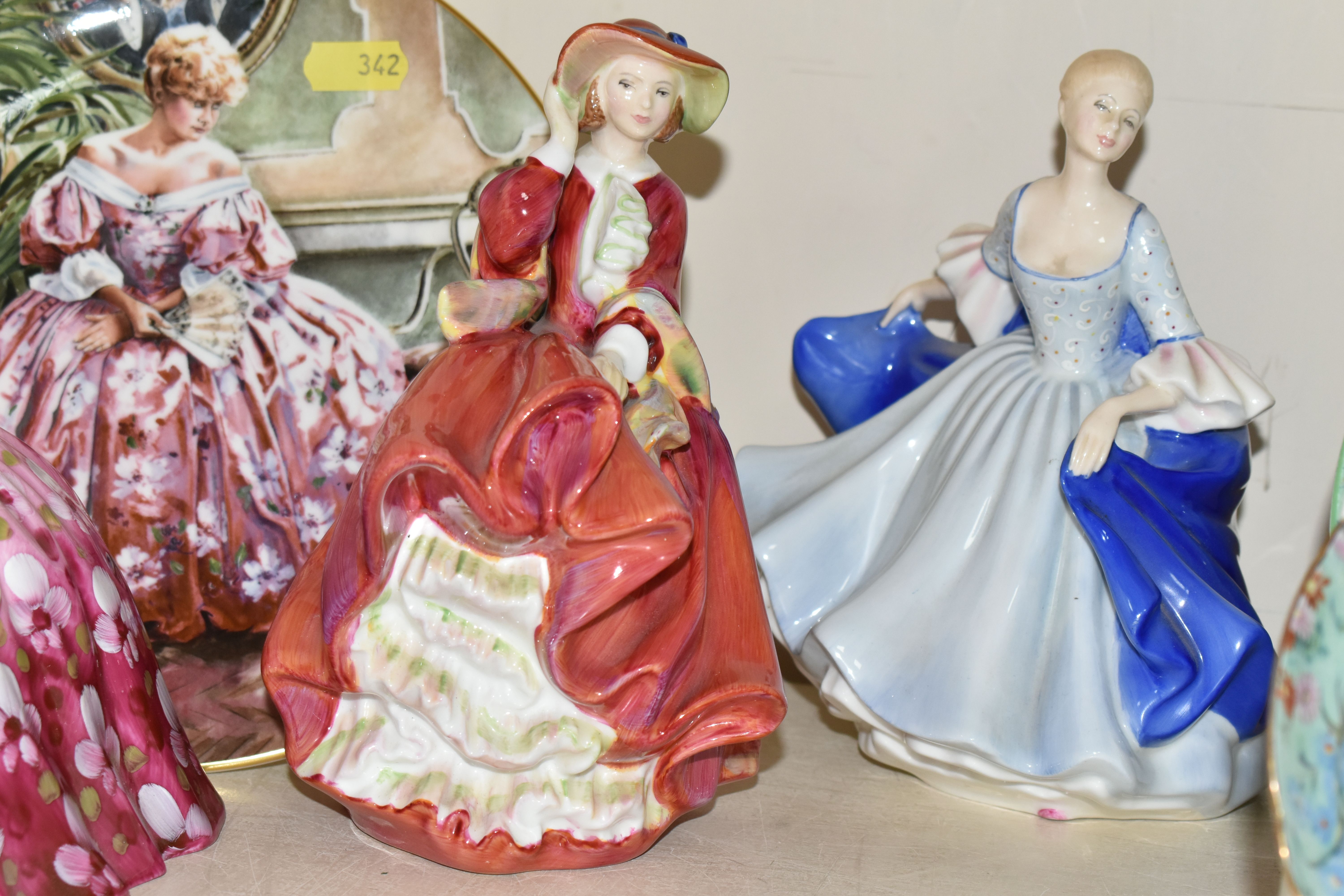 SIX ROYAL DOULTON LADY FIGURES AND A COLLECTORS PLATE, comprising 'Penelope' HN1901, 'Elyse' HN2429, - Image 4 of 6