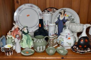 A GROUP OF ASSORTED CERAMICS INCLUDING FOUR PIECES OF GREEN WEDGWOOD JASPERWARE, a Royal Crown Derby