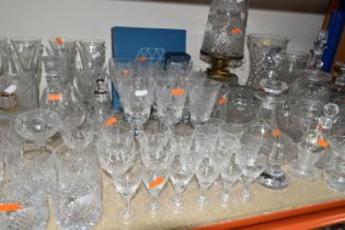 A QUANTITY OF CUT CRYSTAL AND OTHER GLASS WARES, eighty to ninety pieces, to include a table lamp