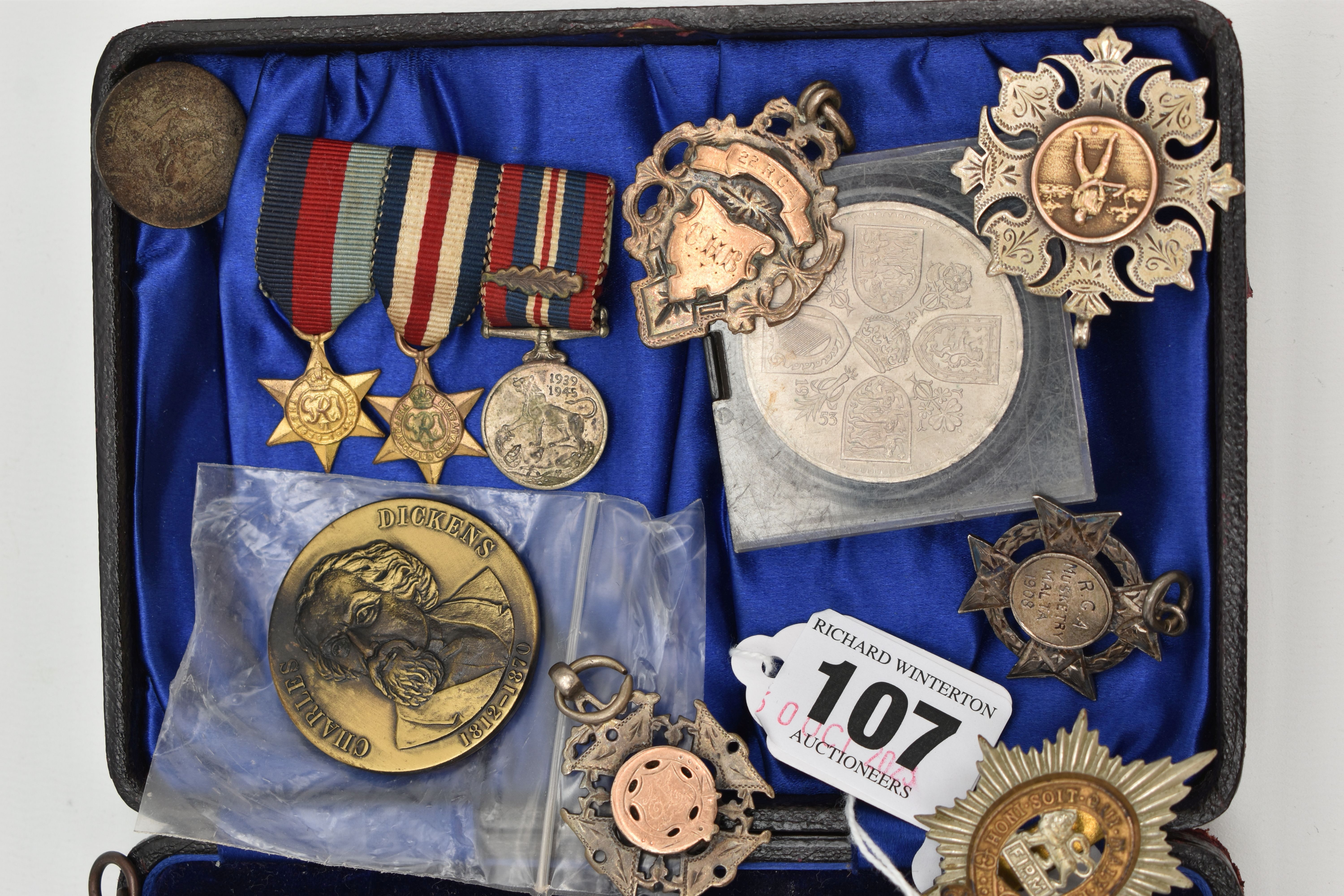 A SMALL ASSORTMENT OF MEDALS AND COINS, to include three silver and yellow metal medals, each - Image 3 of 3